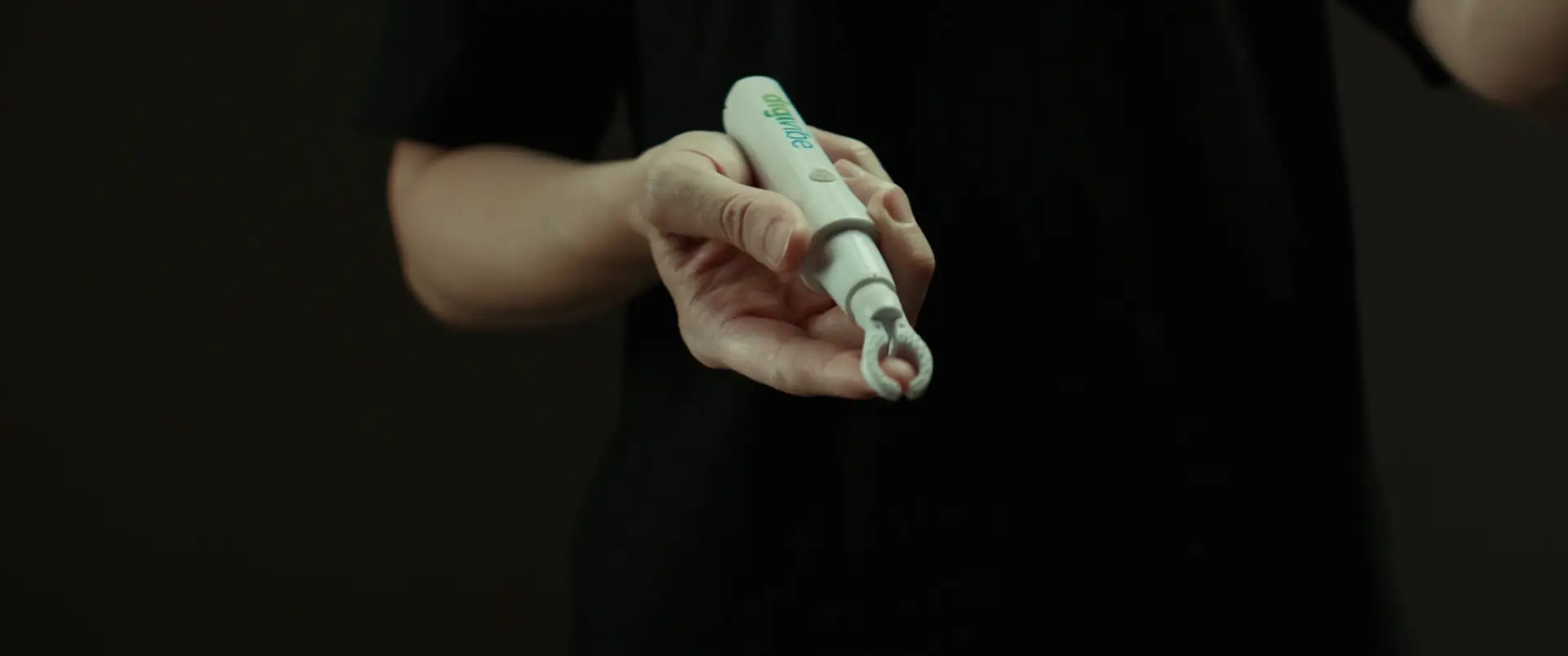 Using Digivibe needle pain relief device for painless injections